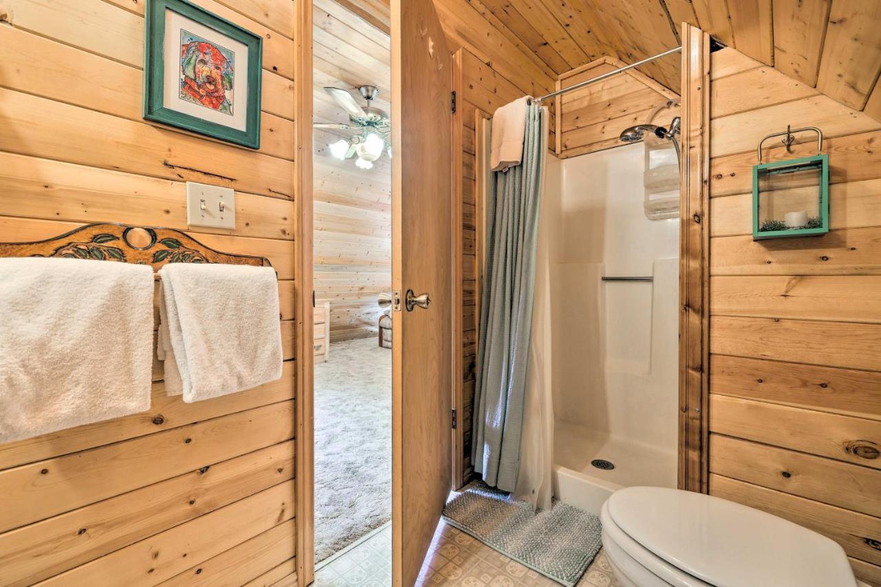 Rustic Duck Creek Village Cabin With Fire Pit! Экстерьер фото
