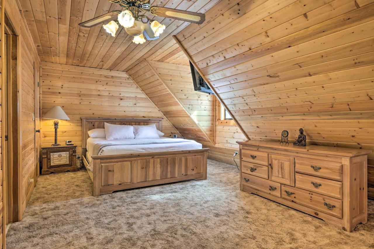 Rustic Duck Creek Village Cabin With Fire Pit! Экстерьер фото