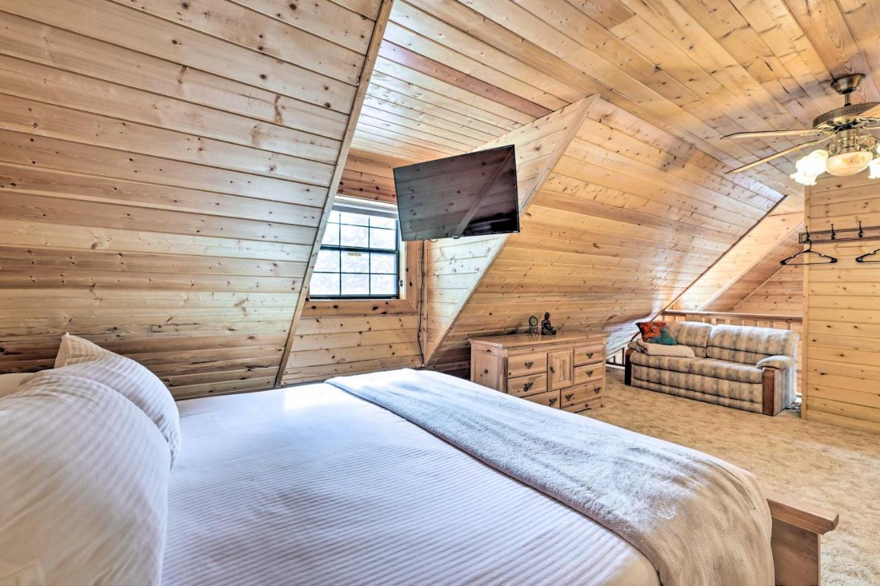 Rustic Duck Creek Village Cabin With Fire Pit! Экстерьер фото