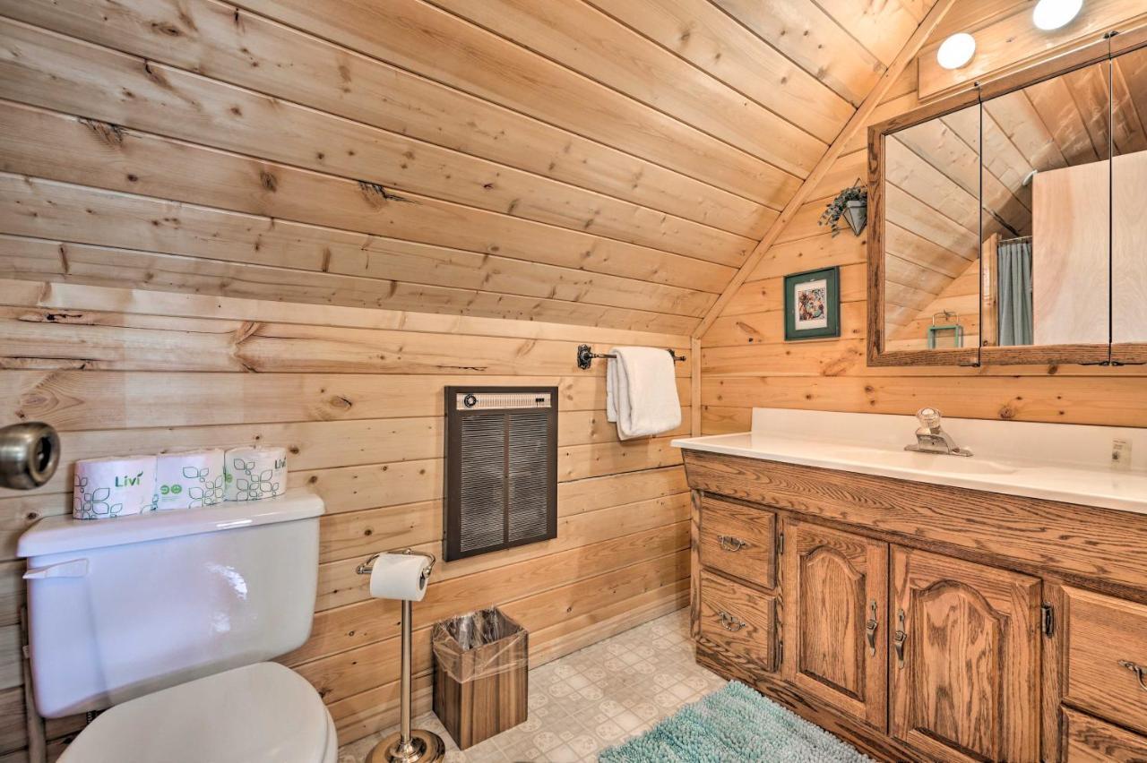 Rustic Duck Creek Village Cabin With Fire Pit! Экстерьер фото