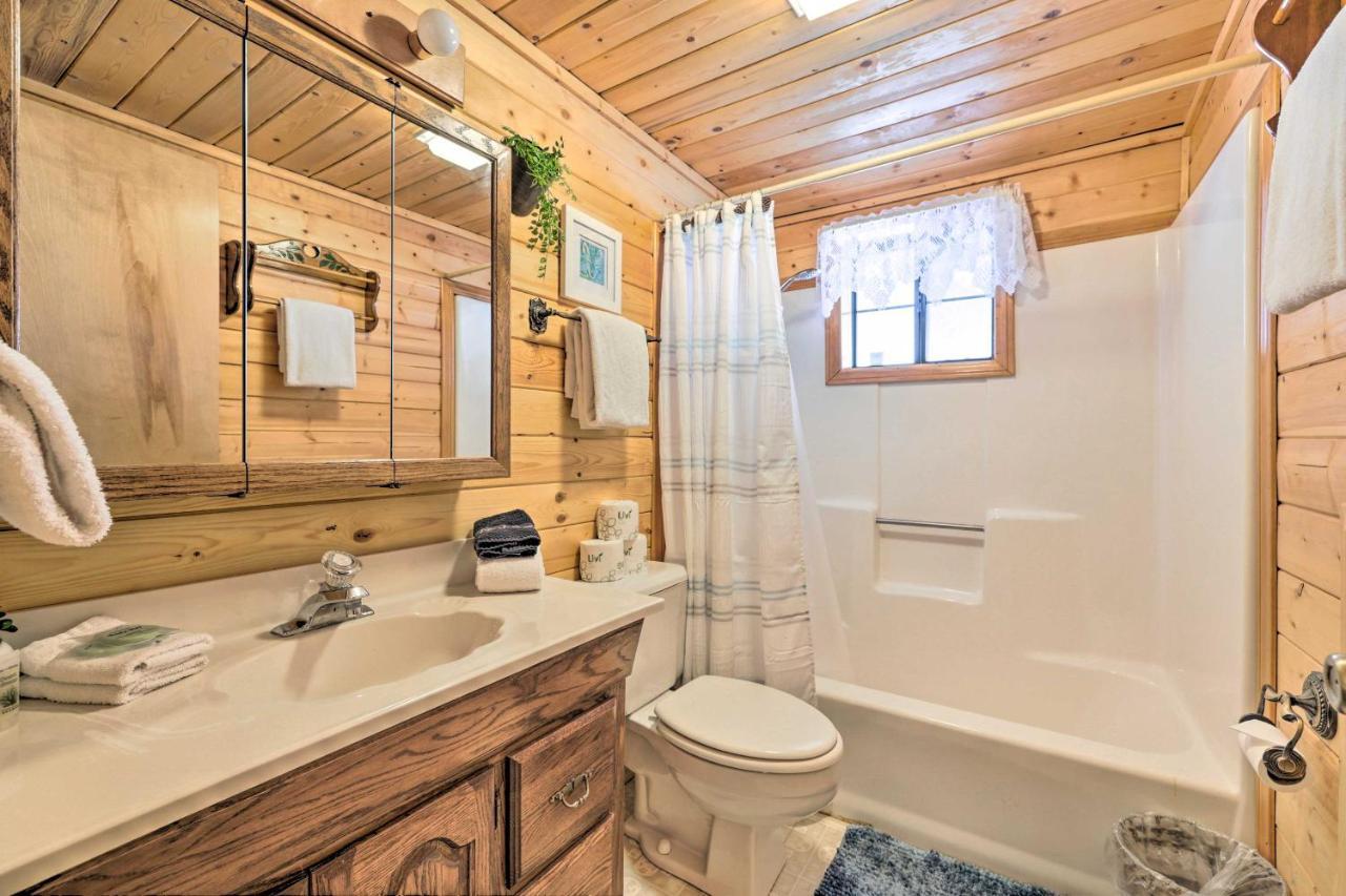 Rustic Duck Creek Village Cabin With Fire Pit! Экстерьер фото
