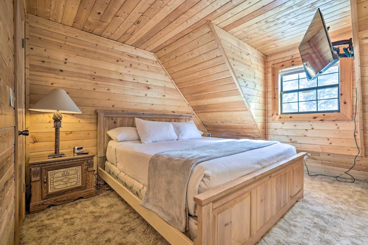 Rustic Duck Creek Village Cabin With Fire Pit! Экстерьер фото